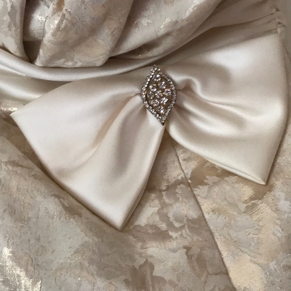 Dress - Picture 2 of 3